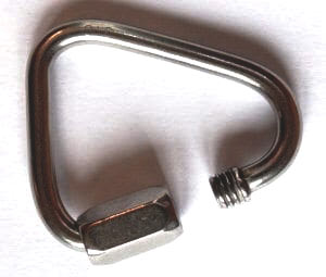 Delta type quick link